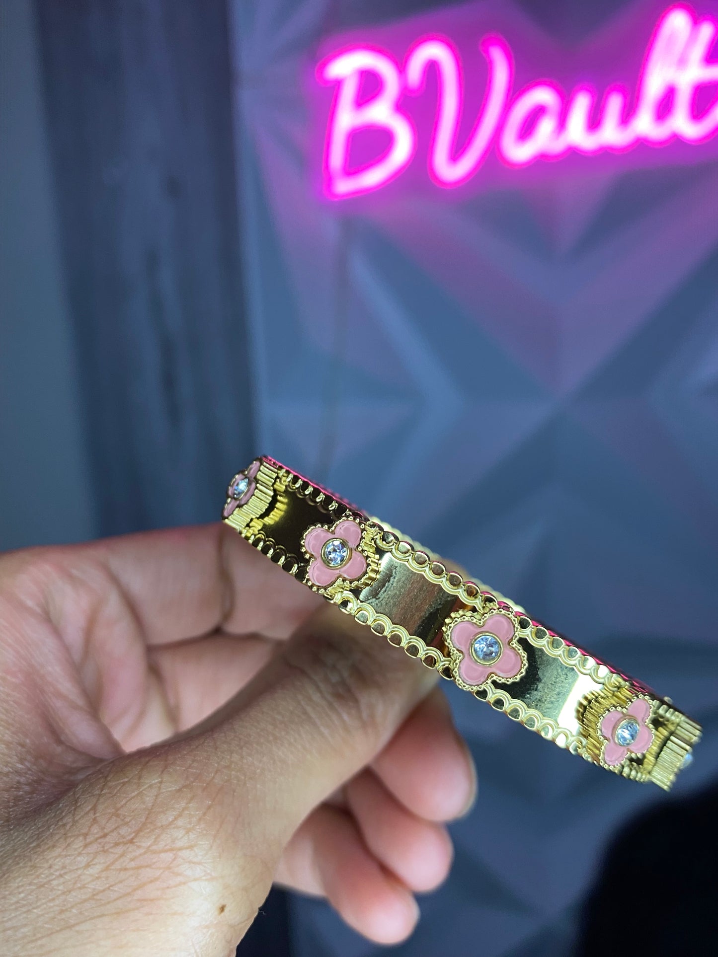 Pink & gold clover bangle