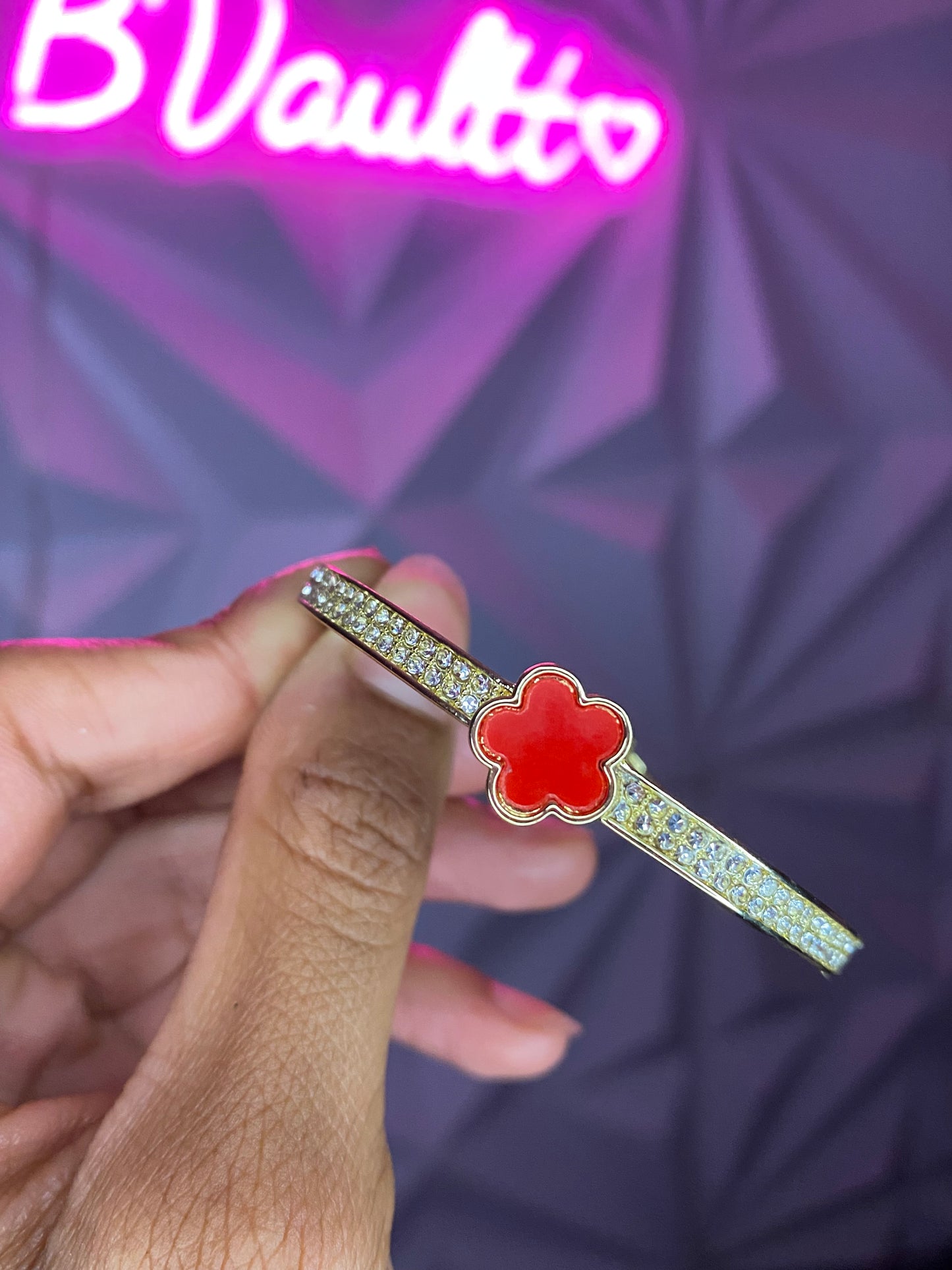 Red rhinestone clover bangle