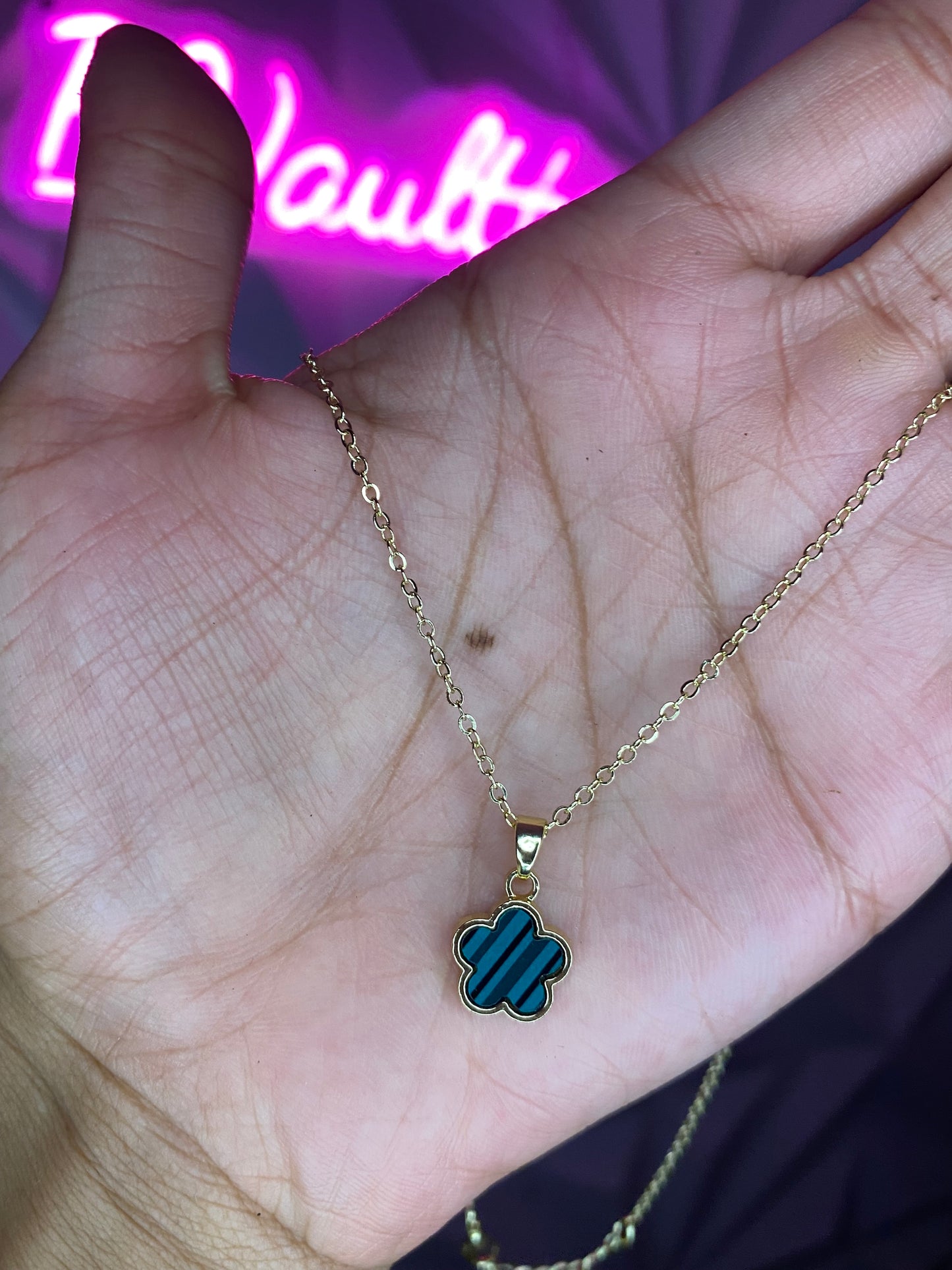 Green clover necklace