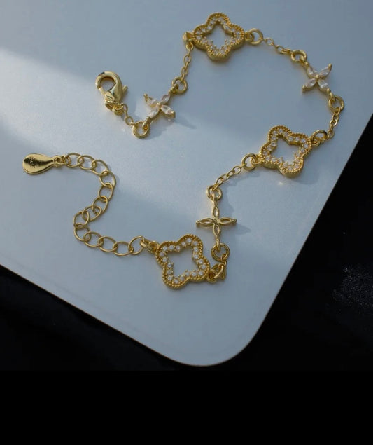 Lux clover gold bracelet