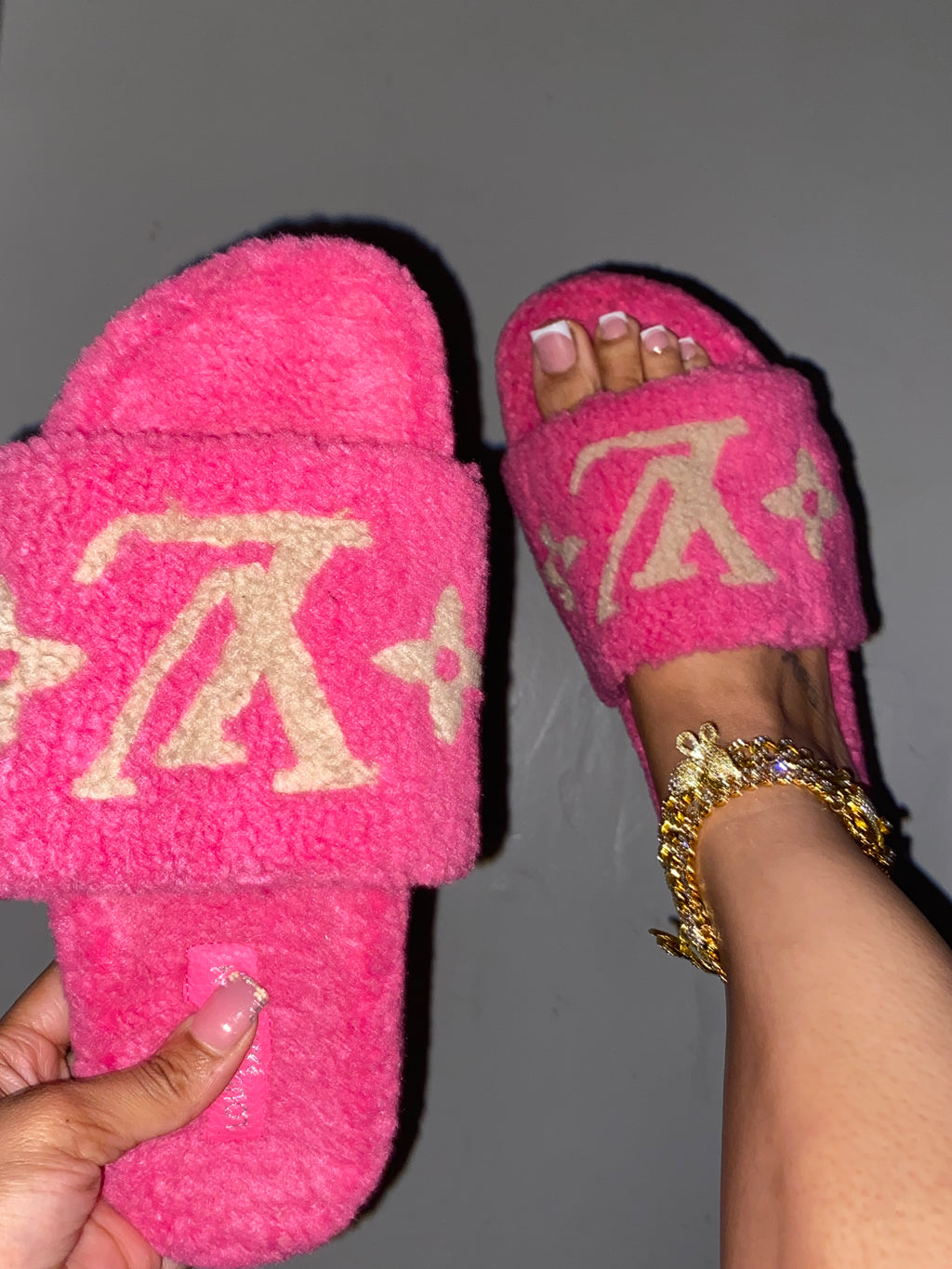 LV soft life pink plush slides