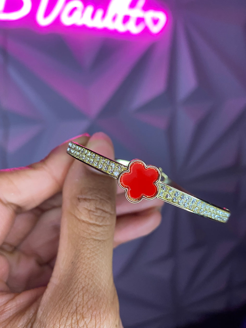 Red rhinestone clover bangle
